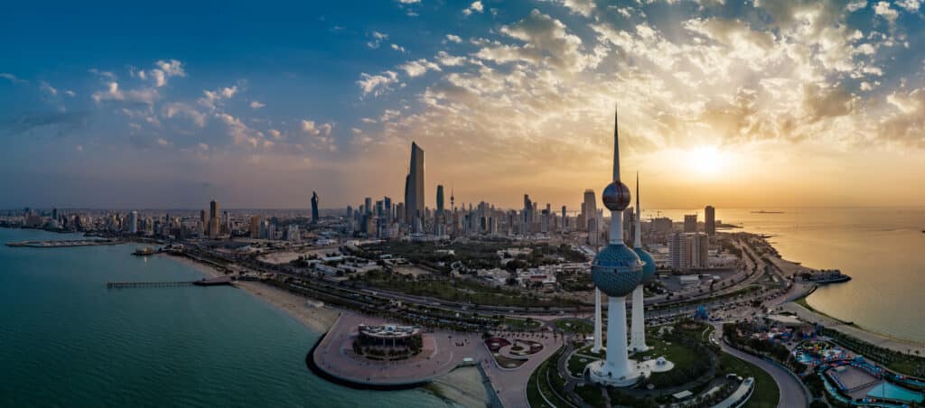 Kuwait Income Tax for US Expats: Treaty, FBAR, Filing