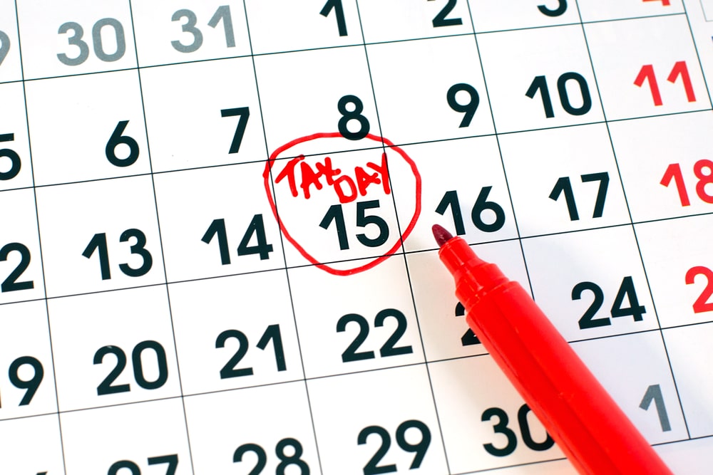 tax day on the 15th encircled on a calendar
